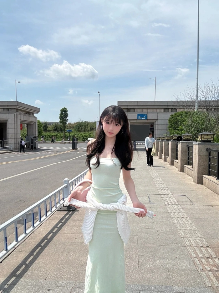 Gái xinh mặc đồ ôm body