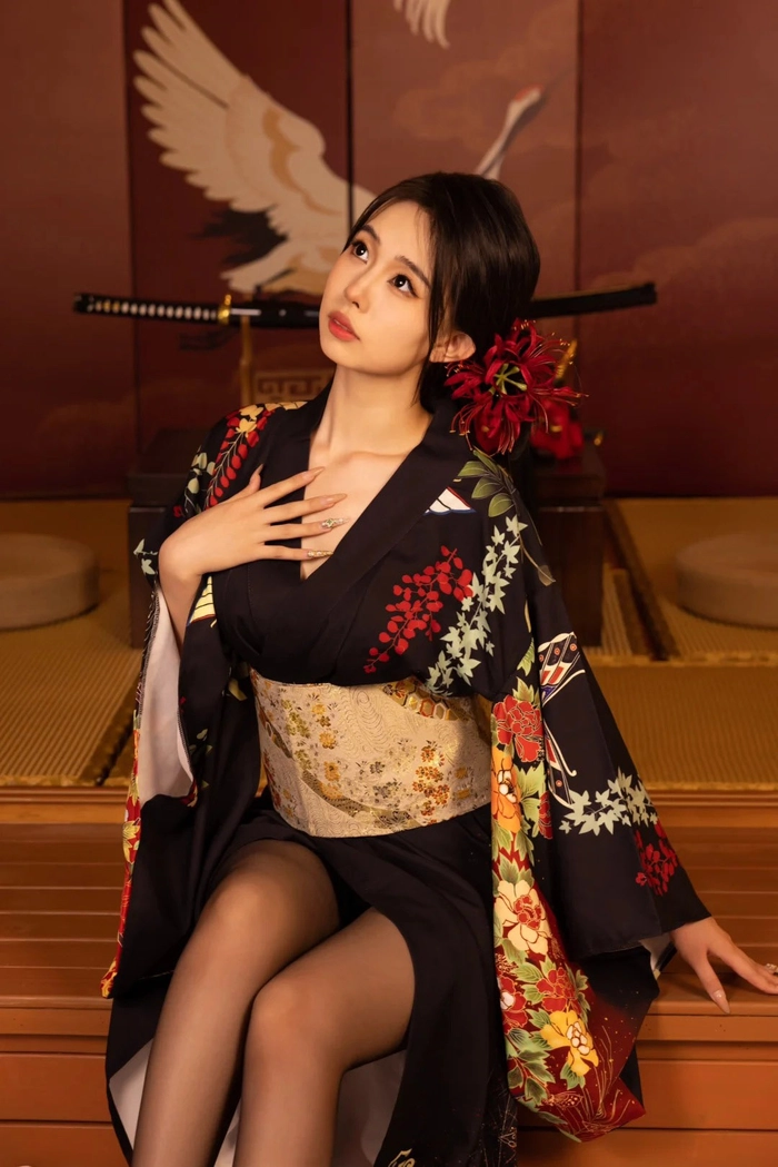 Gái xinh mặc kimono sexy nghệ thuật