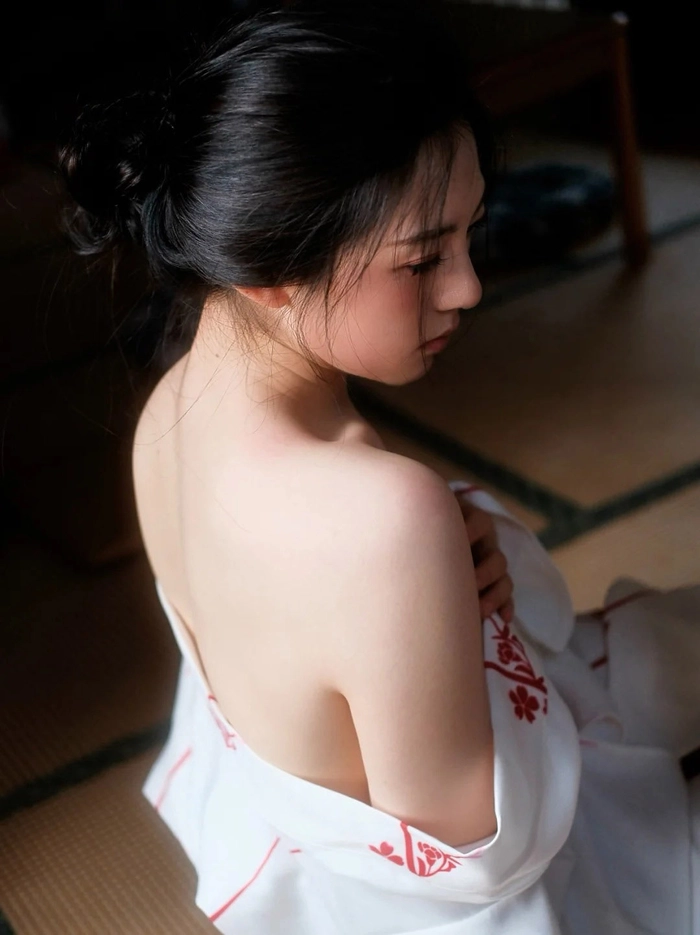 Gái xinh mặc kimono sexy