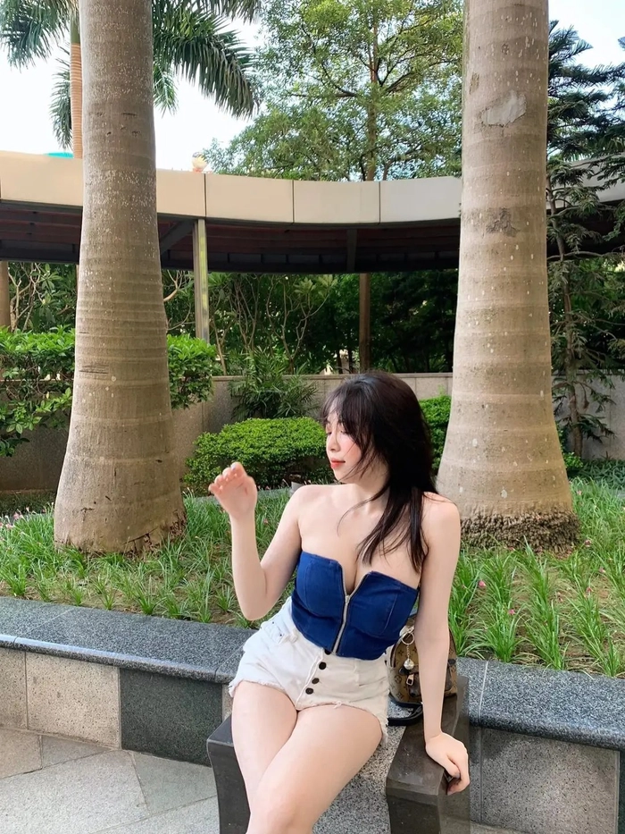 Gái xinh mặc quần jean ngắn sexy