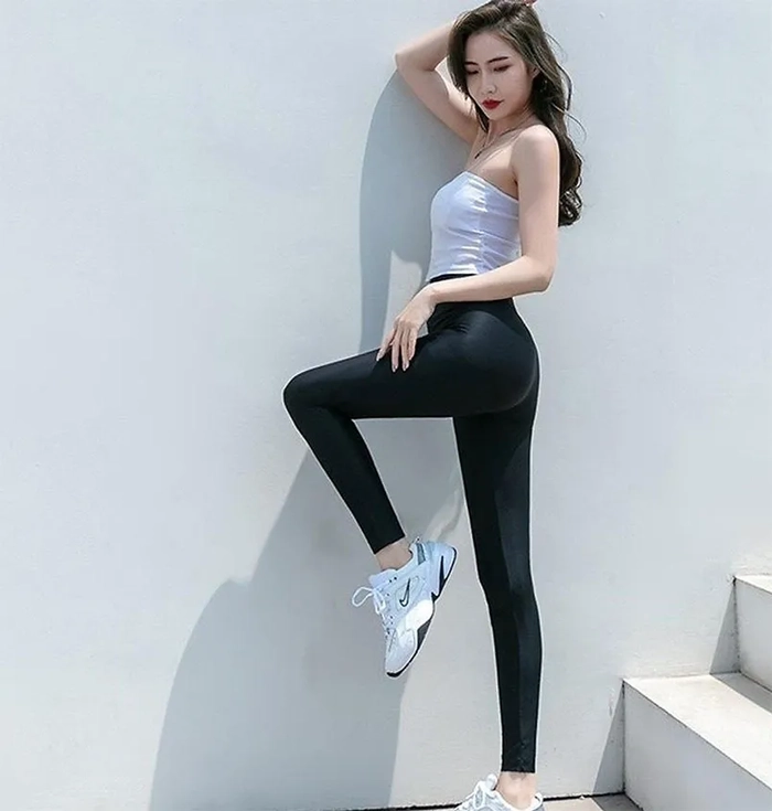Gái xinh mặc quần legging khoe dáng