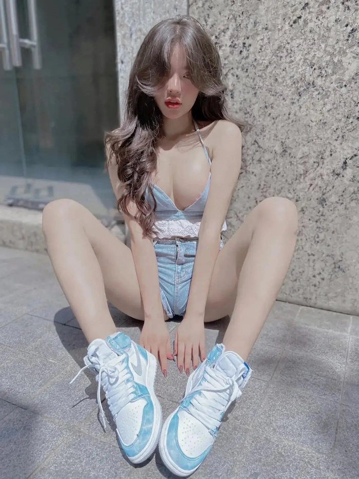 Gái xinh mặc quần ngắn sexy