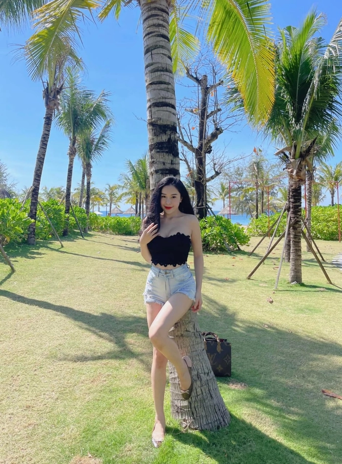 Gái xinh mặc quần ngắn