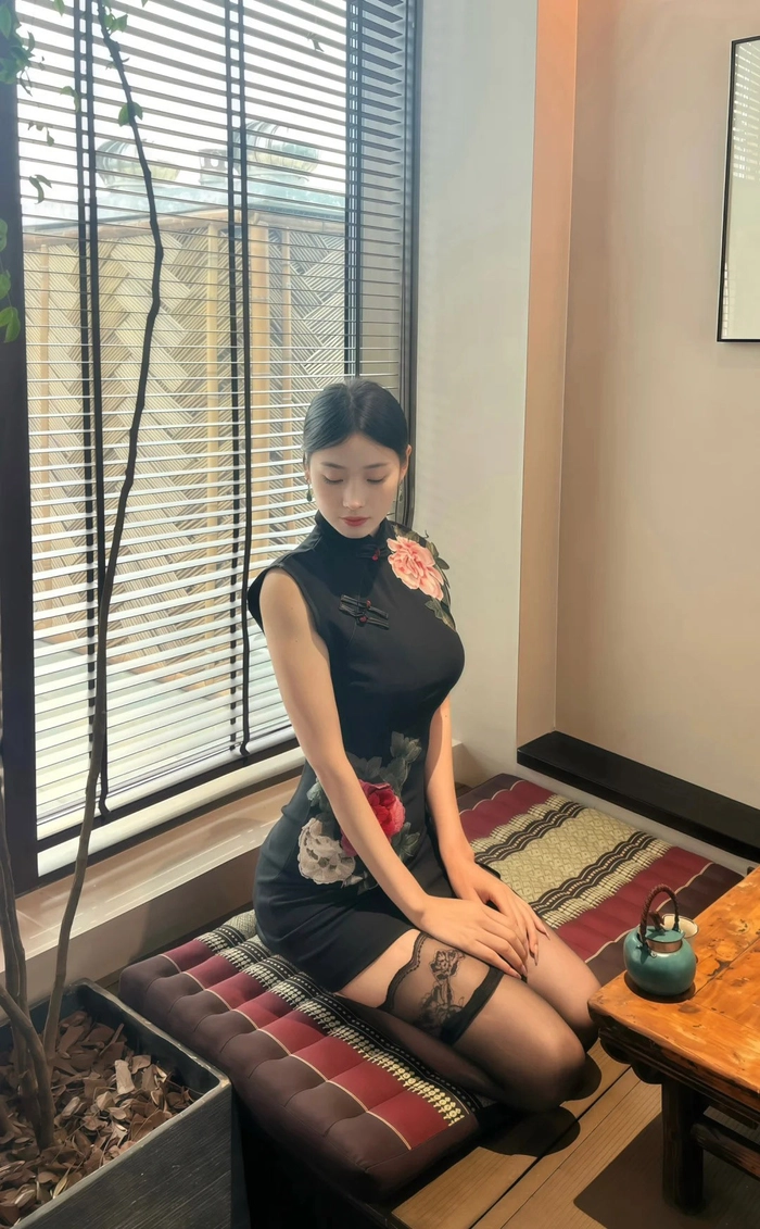 Gái xinh mặc sườn xám gợi cảm