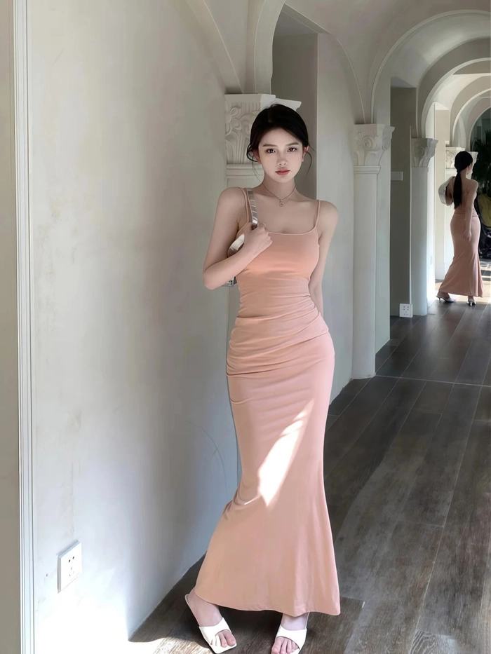Gái xinh mặc váy body sexy
