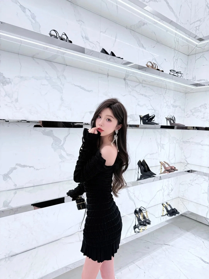 Gái xinh mặc váy công sở thanh lịch