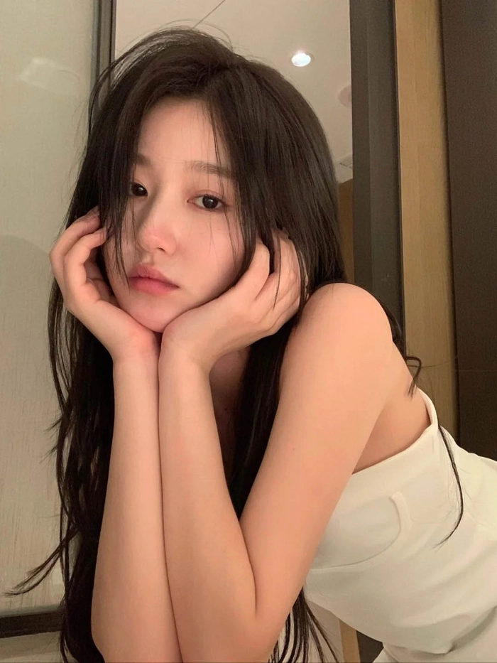 Gái xinh rượu vào mặt đỏ