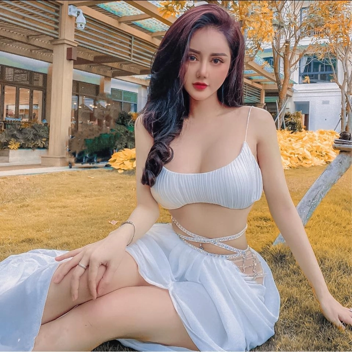 Gái xinh sexy mông to