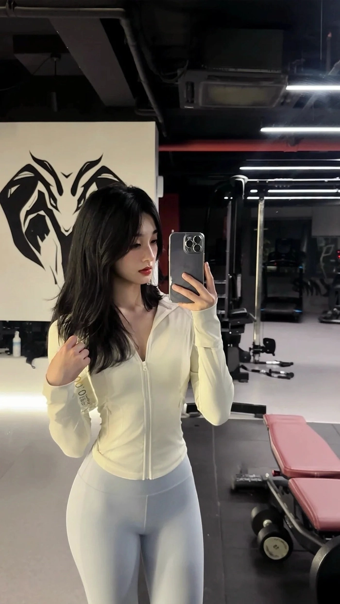 Gái xinh tập gym khoe dáng