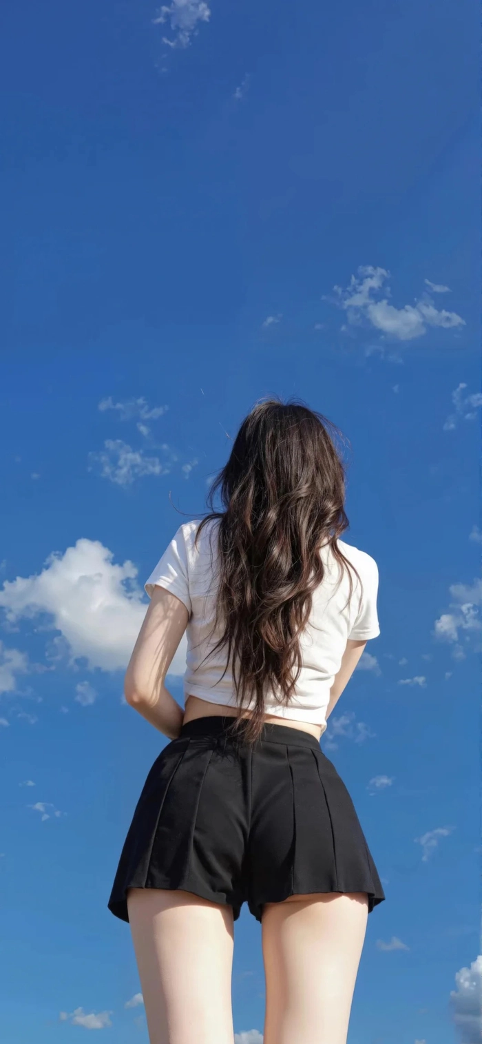 Gái xinh tóc dài quay lưng