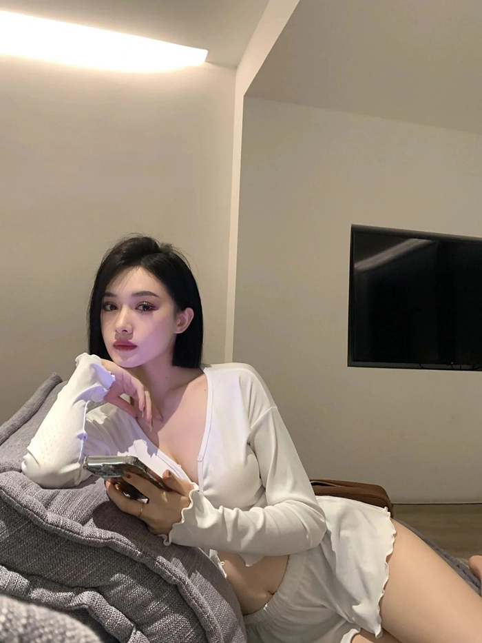 Gái xinh tóc ngắn ngang vai