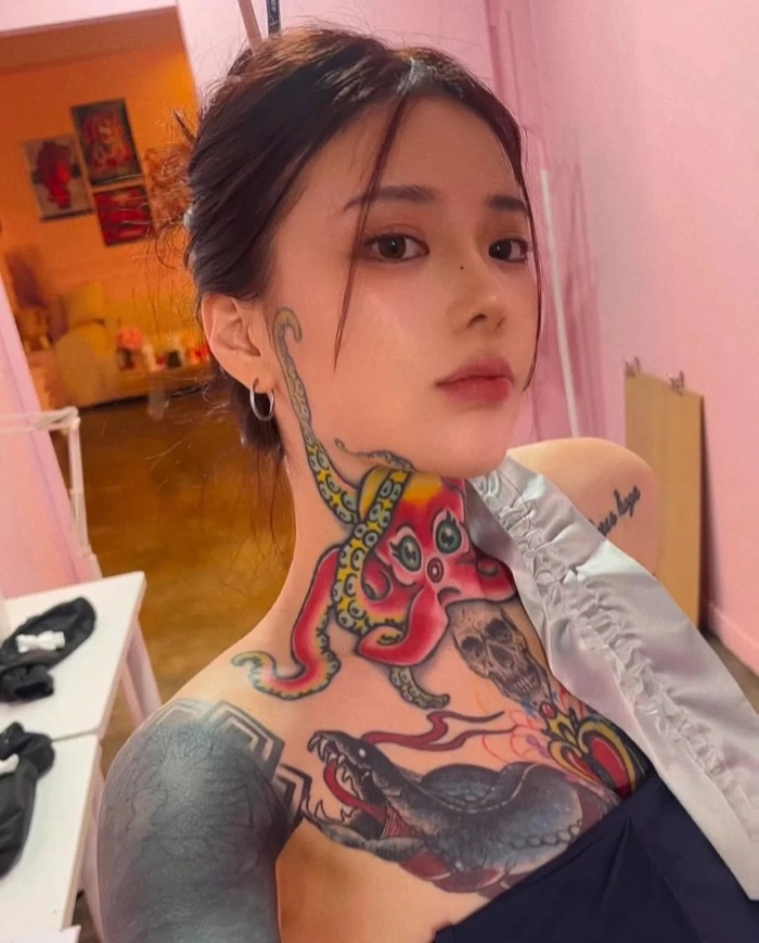 Gái xinh xăm hình gợi cảm