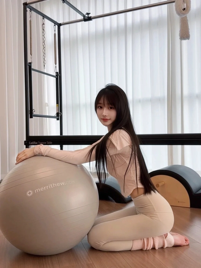 Gái xinh yoga đẹp không góc chết