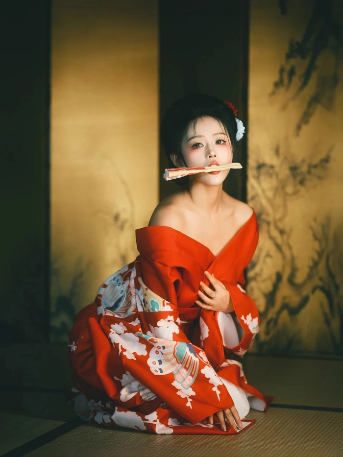 Girl kimono sexy bên ánh đèn