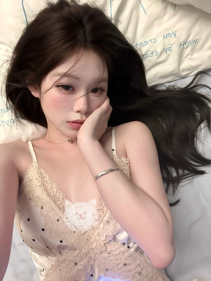 Hình ảnh gái đẹp mặc đồ ngủ ren