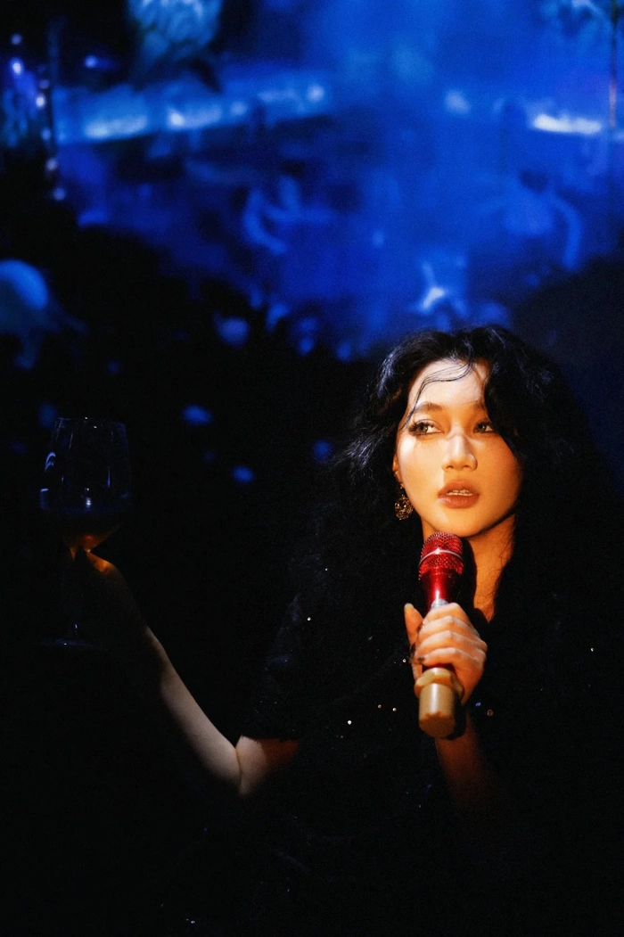 Hình ảnh gái xinh karaoke sexy