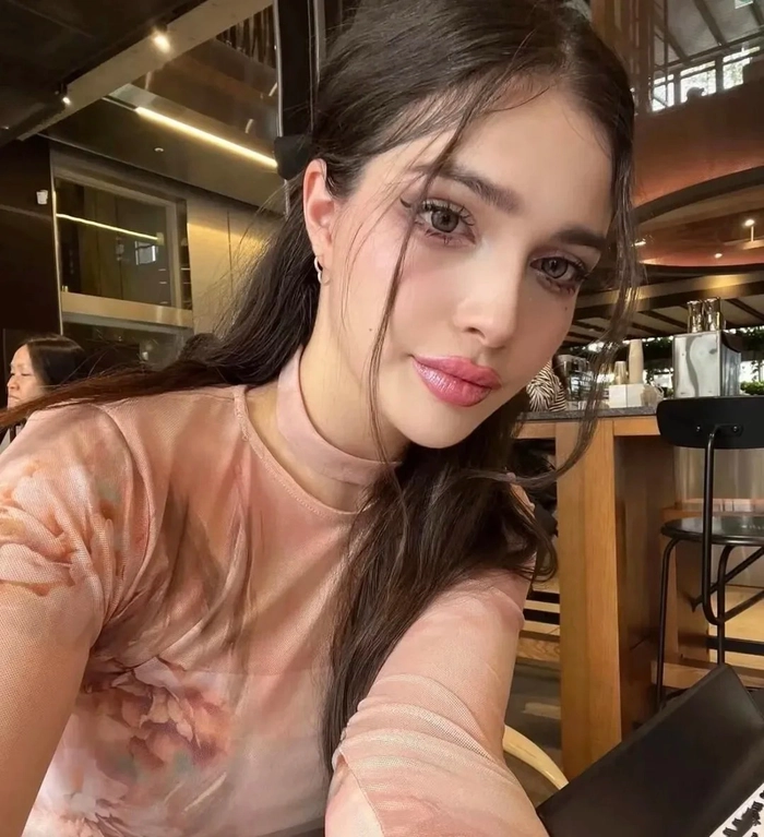 Hình gái Tây xinh quyến rũ