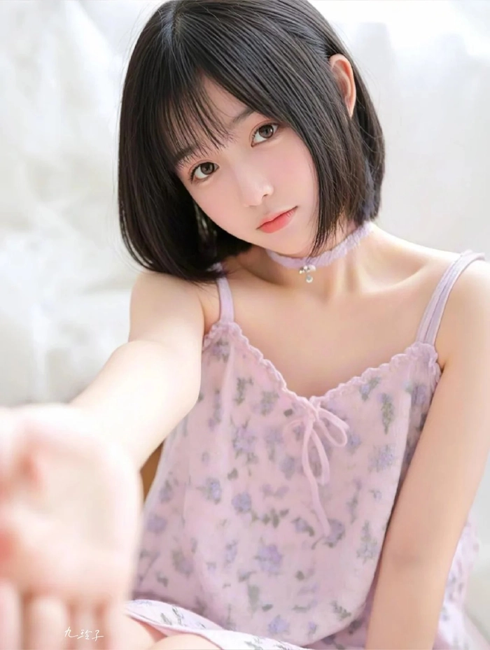 Hình gái đẹp mặc đồ ngủ mỏng nhẹ