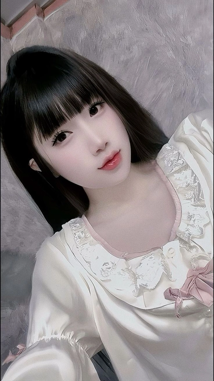 Hình gái xinh TikTok mặc váy ngủ
