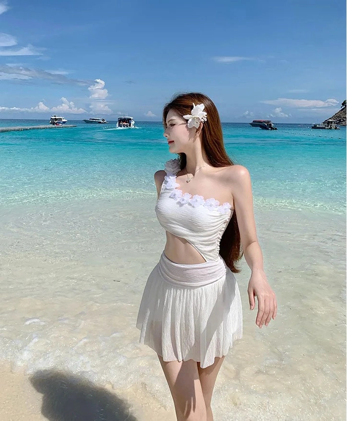 Hình gái xinh VN bikini trắng cute