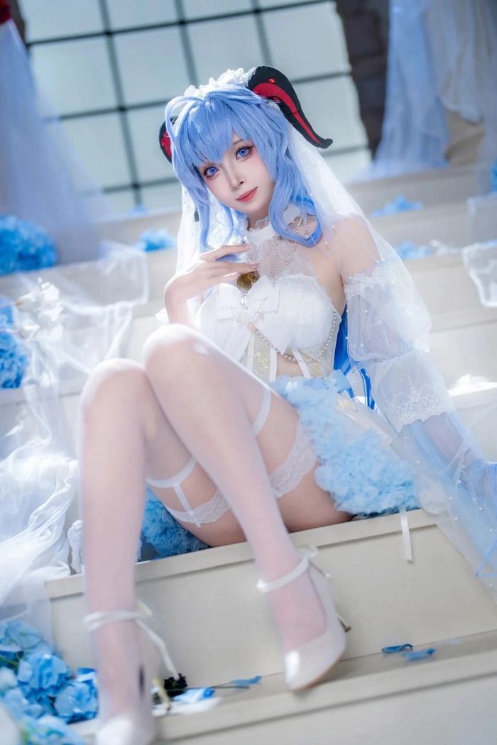 Hình gái xinh cosplay Genshin trong trang phục sexy