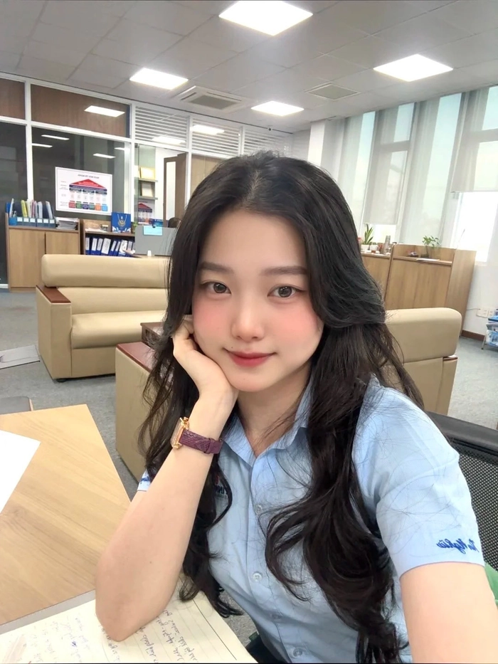 Hình gái xinh da trắng tóc dài
