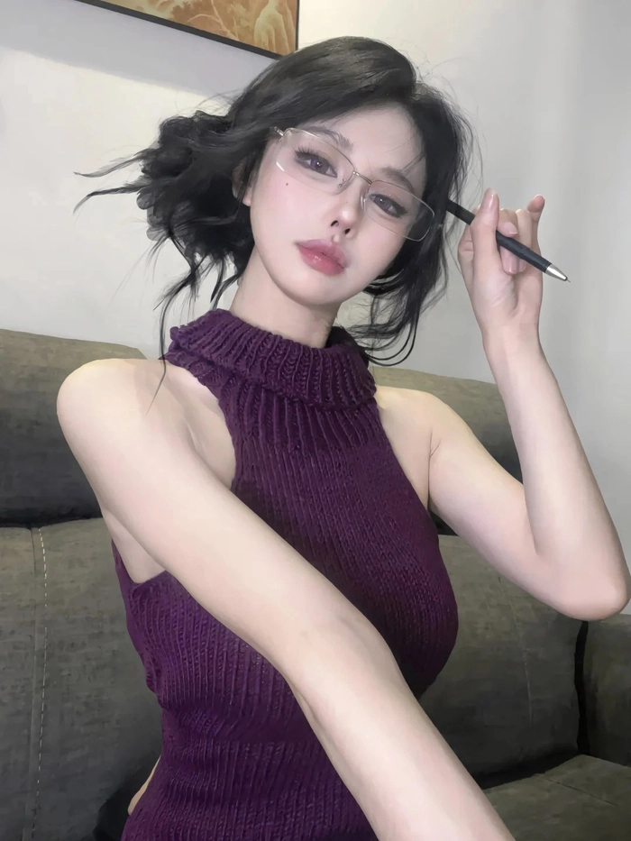 Hình gái xinh đeo mắt kính