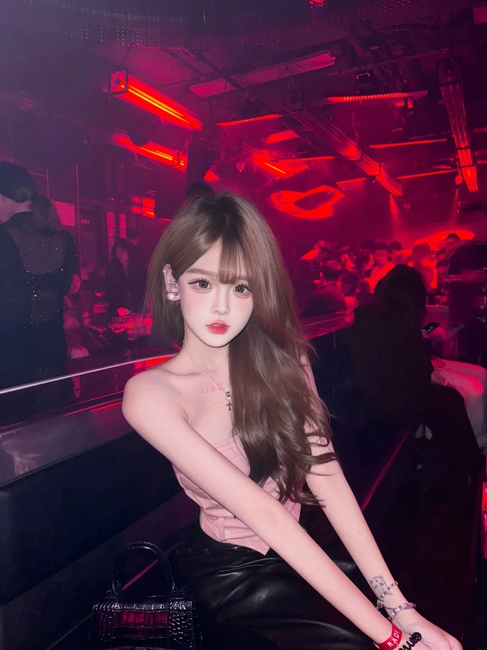 Hình gái xinh karaoke sexy