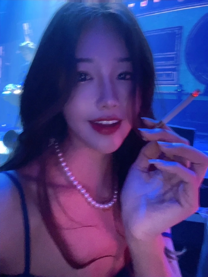 Hình gái xinh karaoke