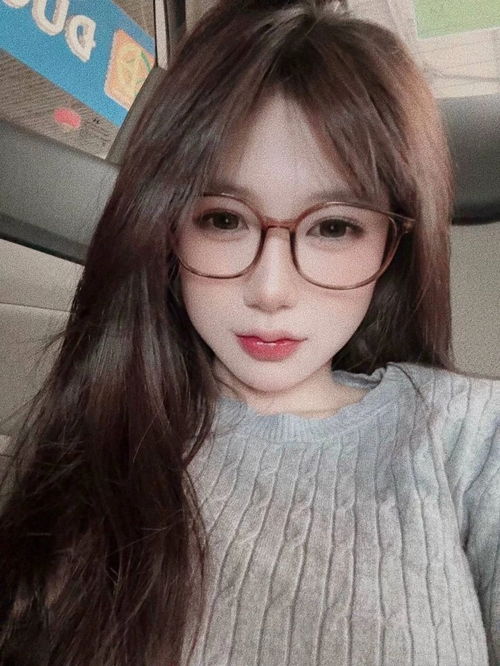 TikTok hot girl mặc váy ngắn