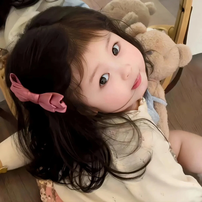 Ảnh bé gái xinh đáng yêu và tinh khôi