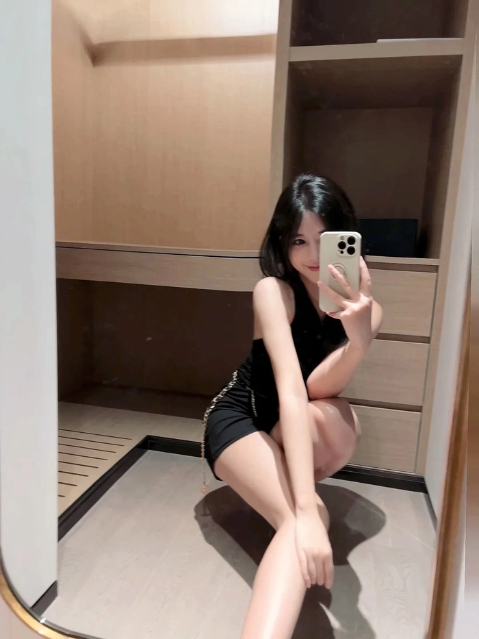 Ảnh chụp trước gương che mặt phong cách
