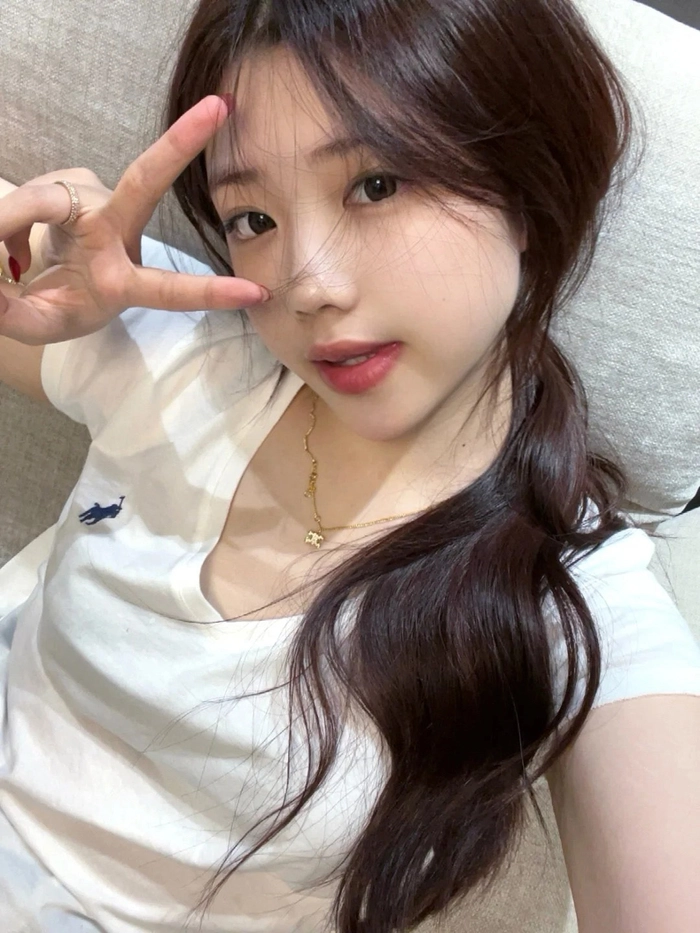 Ảnh gái xinh 2005 selfie trong phòng