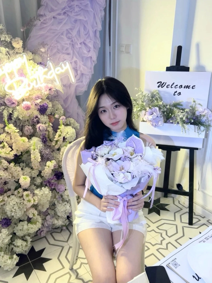 Ảnh gái xinh 2k10 đeo kính cute