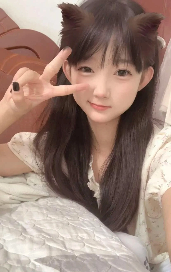 Ảnh gái xinh 2k10 với mái tóc dài