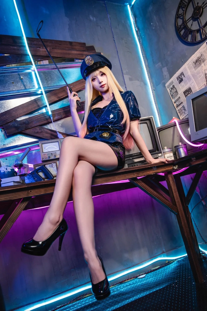 Ảnh gái xinh cosplay cảnh sát đẹp