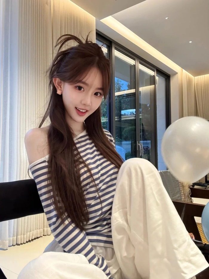 Ảnh gái xinh mới lớn tạo dáng nghiêng đầu