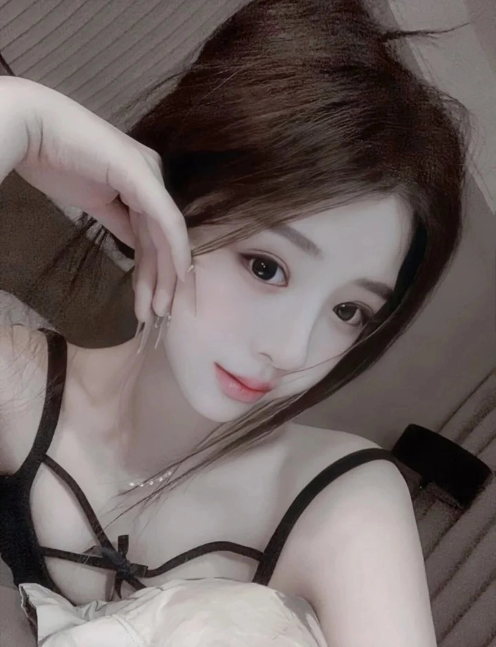 Ảnh gái xinh tự sướng tóc buộc cao