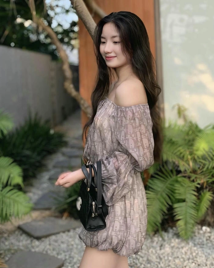 Ảnh nền gái xinh đẹp cuốn hút