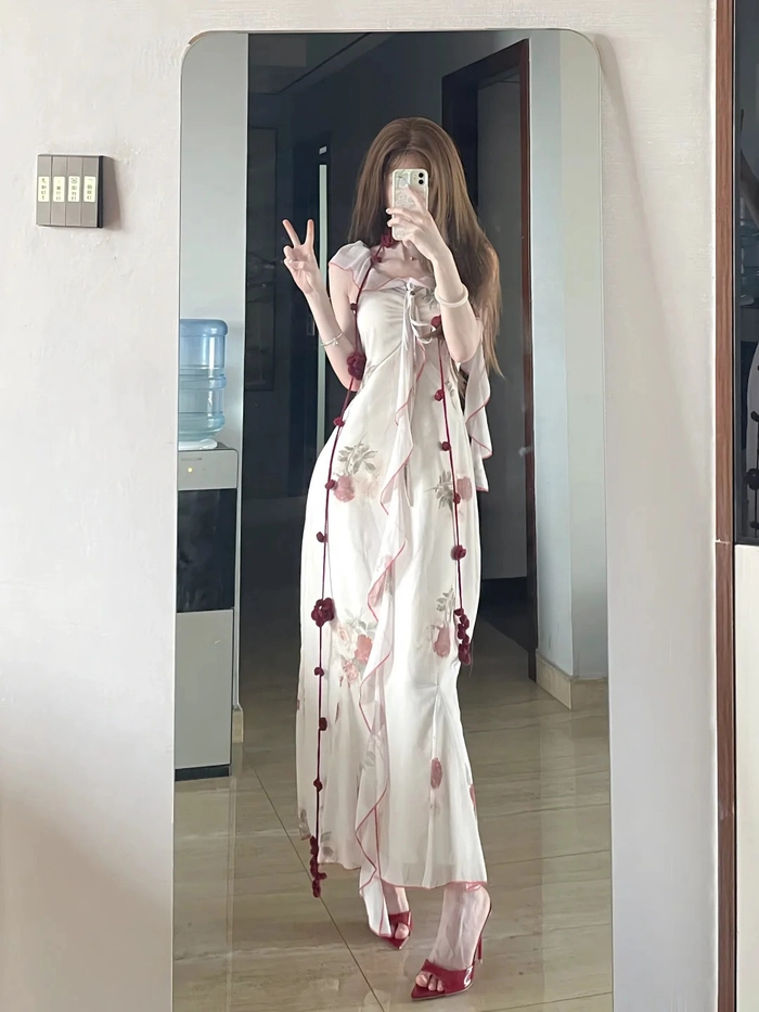 Chụp ảnh trước gương che mặt phong cách