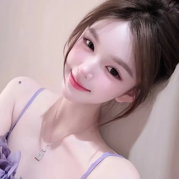 Gái xinh chụp ảnh tự sướng khoe góc nghiêng