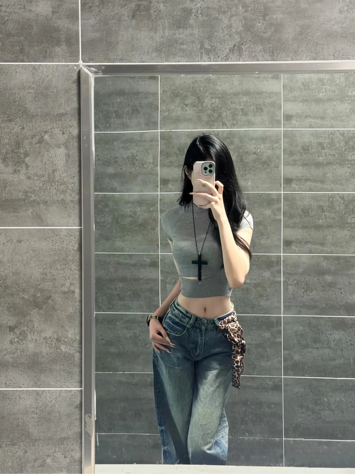 Gái xinh chụp gương tạo dáng chuẩn hot girl