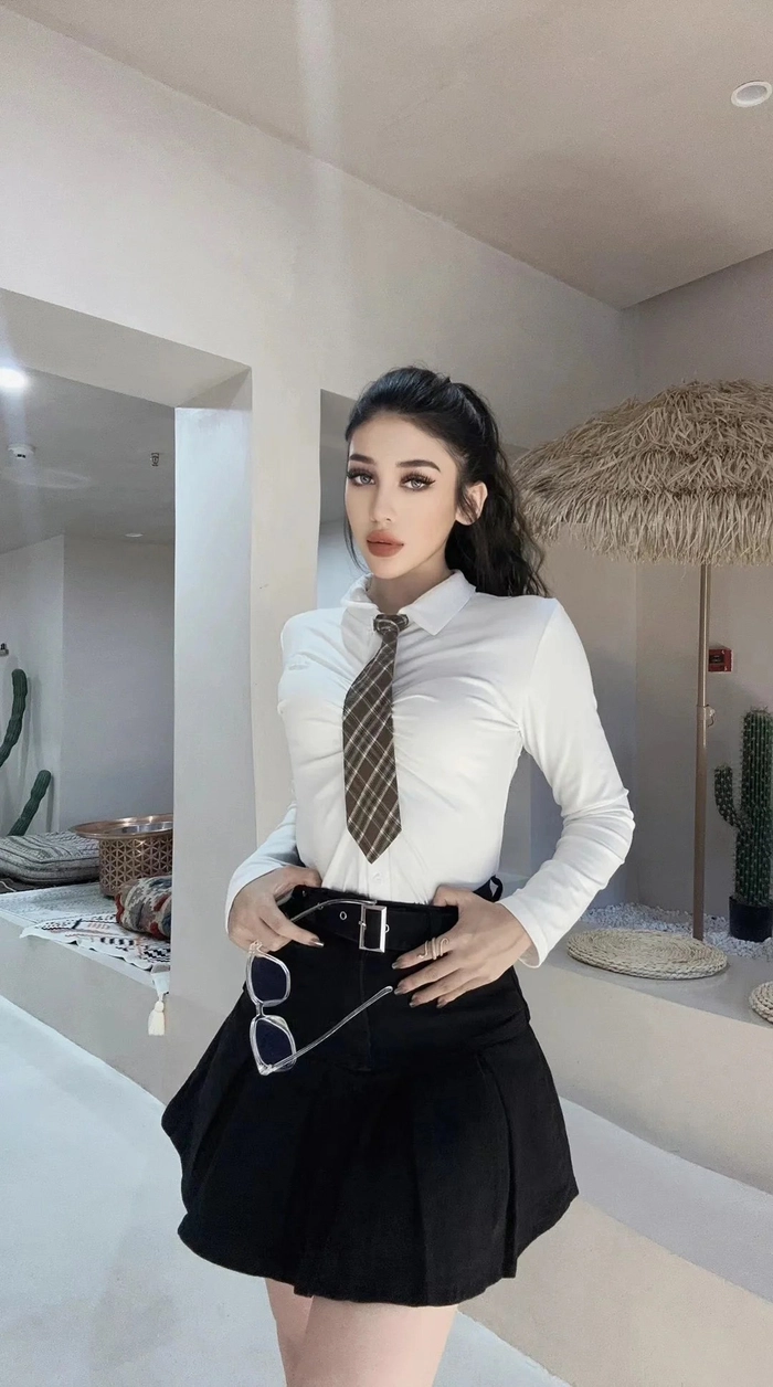 Gái xinh cosplay đồng phục học sinh