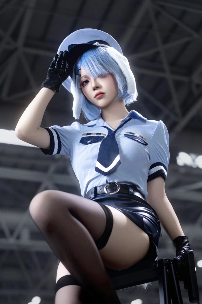 Gái xinh cosplay nữ cảnh sát đẹp mê
