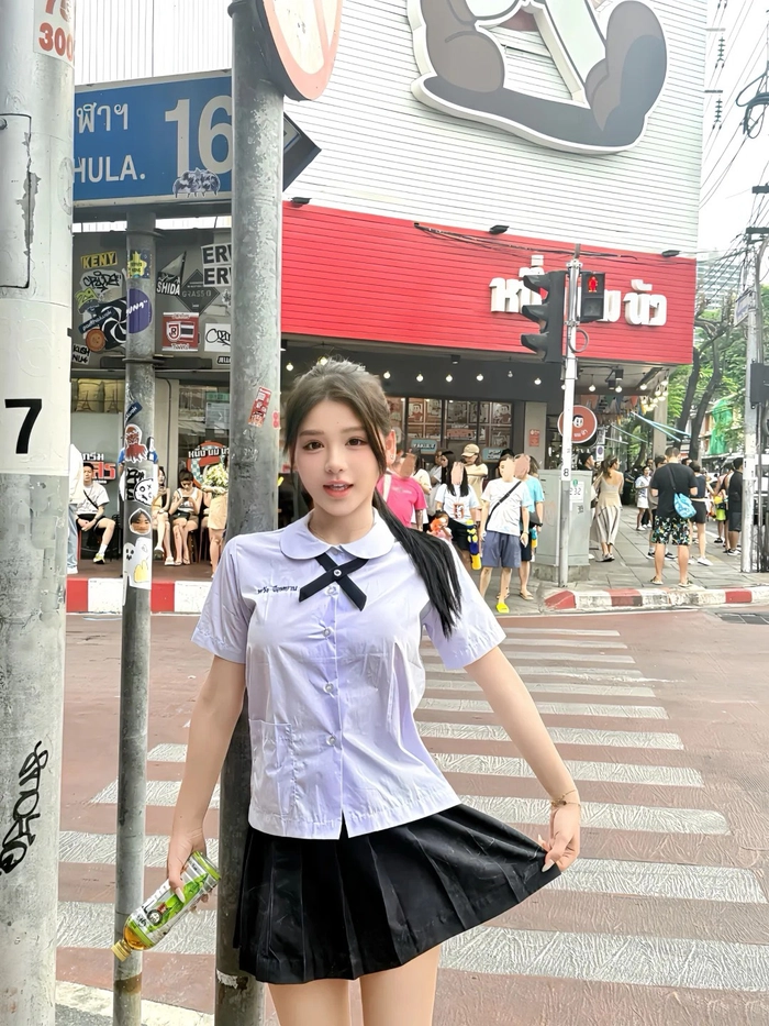 Gái xinh cosplay nữ sinh áo trắng