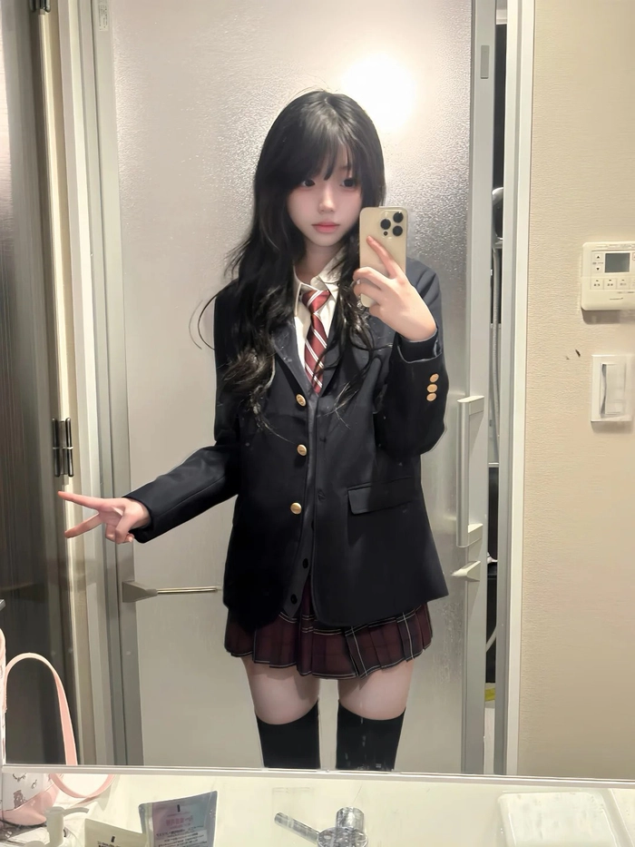Gái xinh cosplay nữ sinh thần thái
