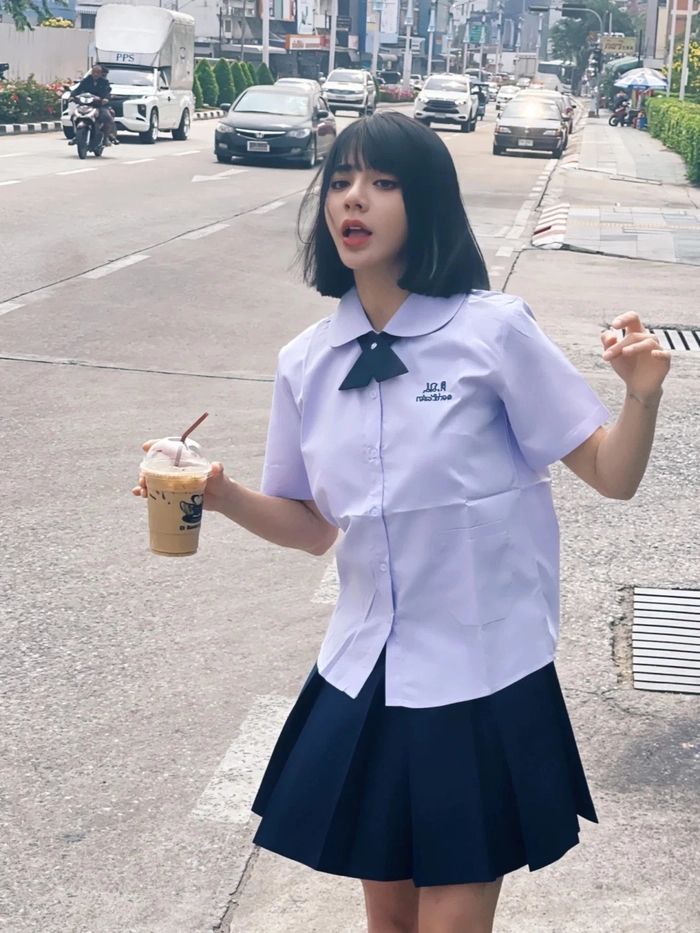 Gái xinh trong đồng phục học sinh
