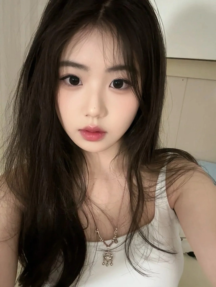 Gái xinh tự sướng tạo dáng đáng yêu