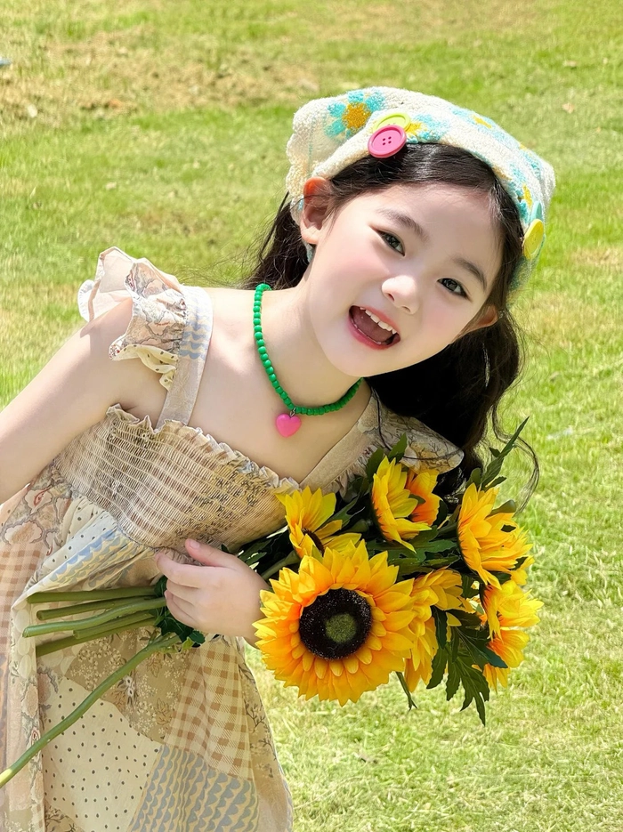 Hình ảnh bé gái xinh như thiên thần