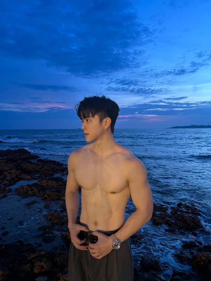 Hình ảnh chàng trai sáu múi